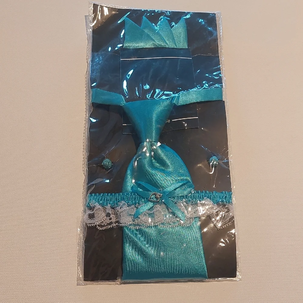 Prom Night Accessory Set - Picture 2 of 6